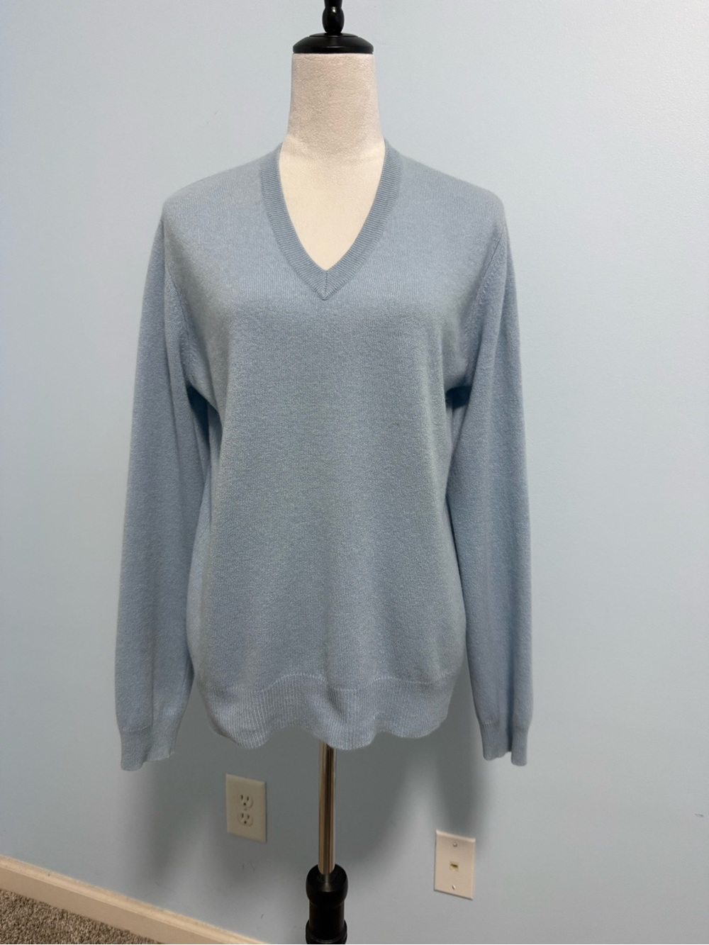 Harlan Light Blue V-Neck Sweater Soft Luxury Knit Women’s Size L
